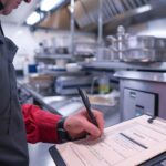 Assurance de plusieurs restaurants : qui gère quoi dans le réseau ?